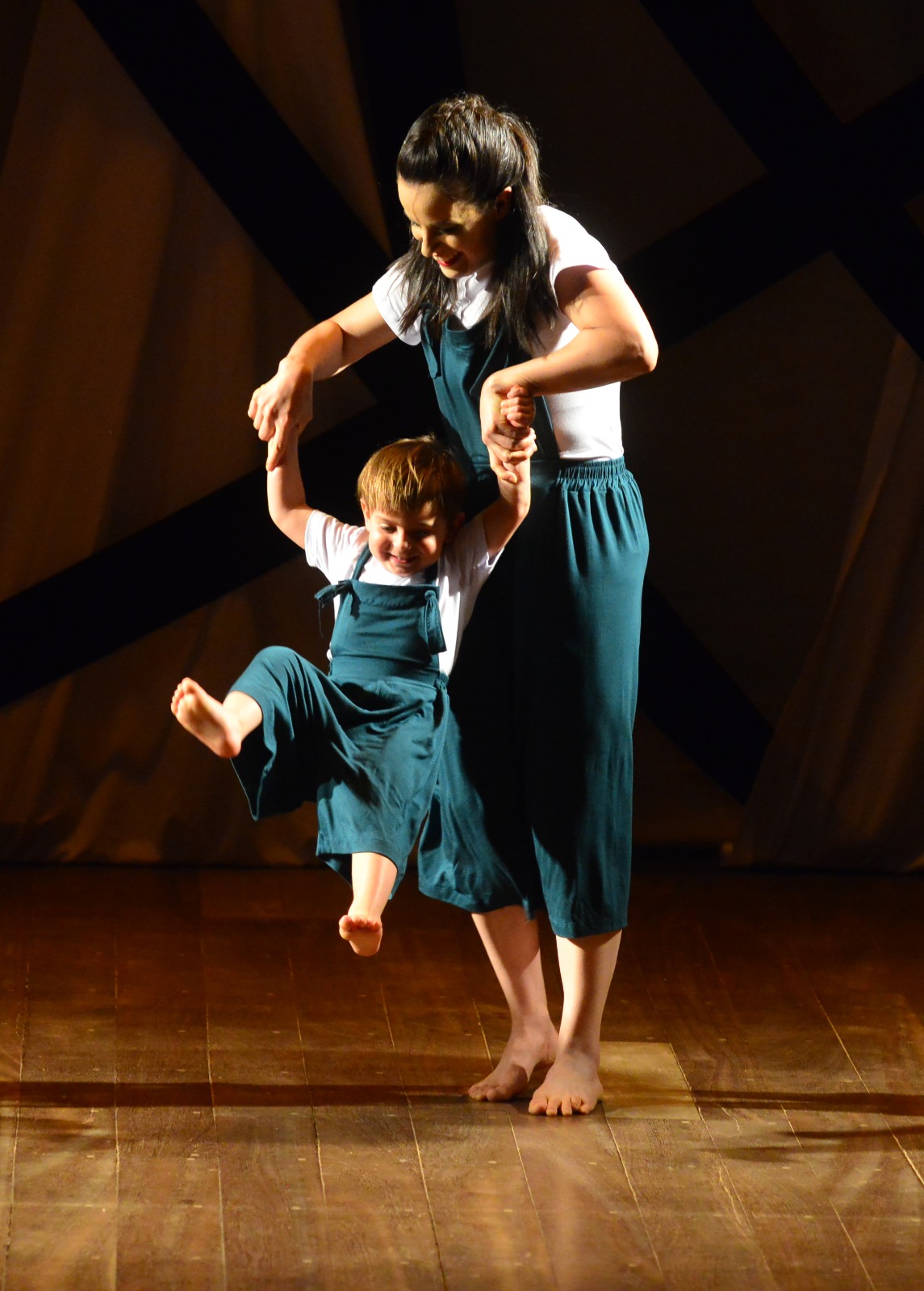 Beatriz Speich – aluna de dança contemporânea,  jazz, mães e filhos e gestação dançante